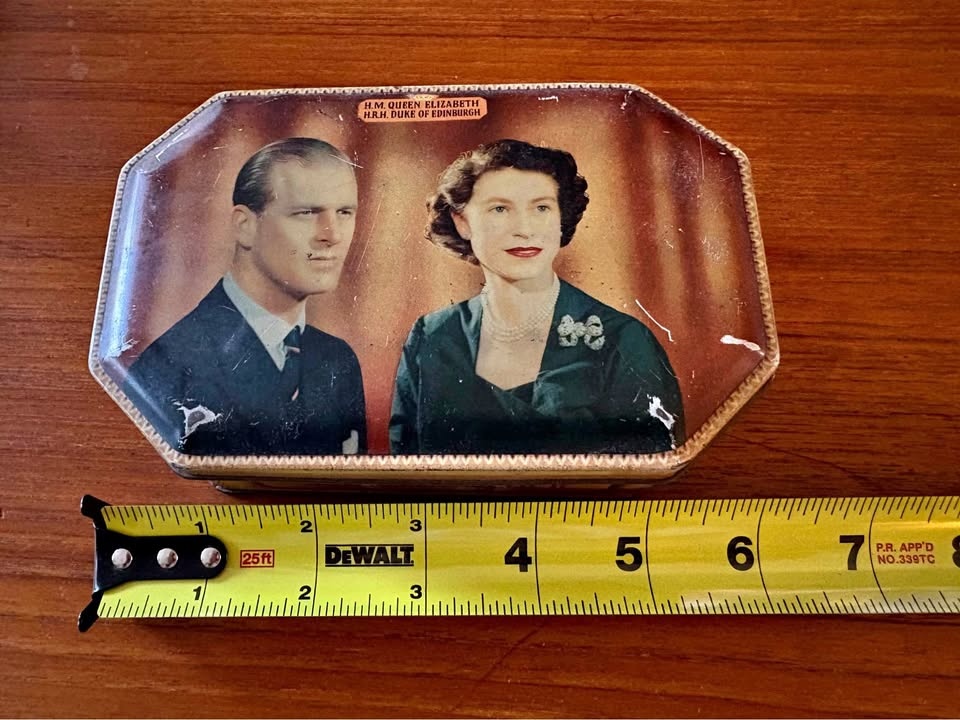1953 Coronation Tin: Queen Elizabeth II & Duke of Edinburgh.