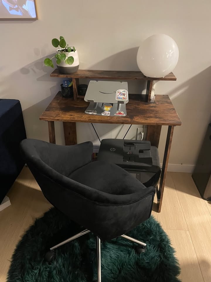 Office Desk & Chair - photo 2