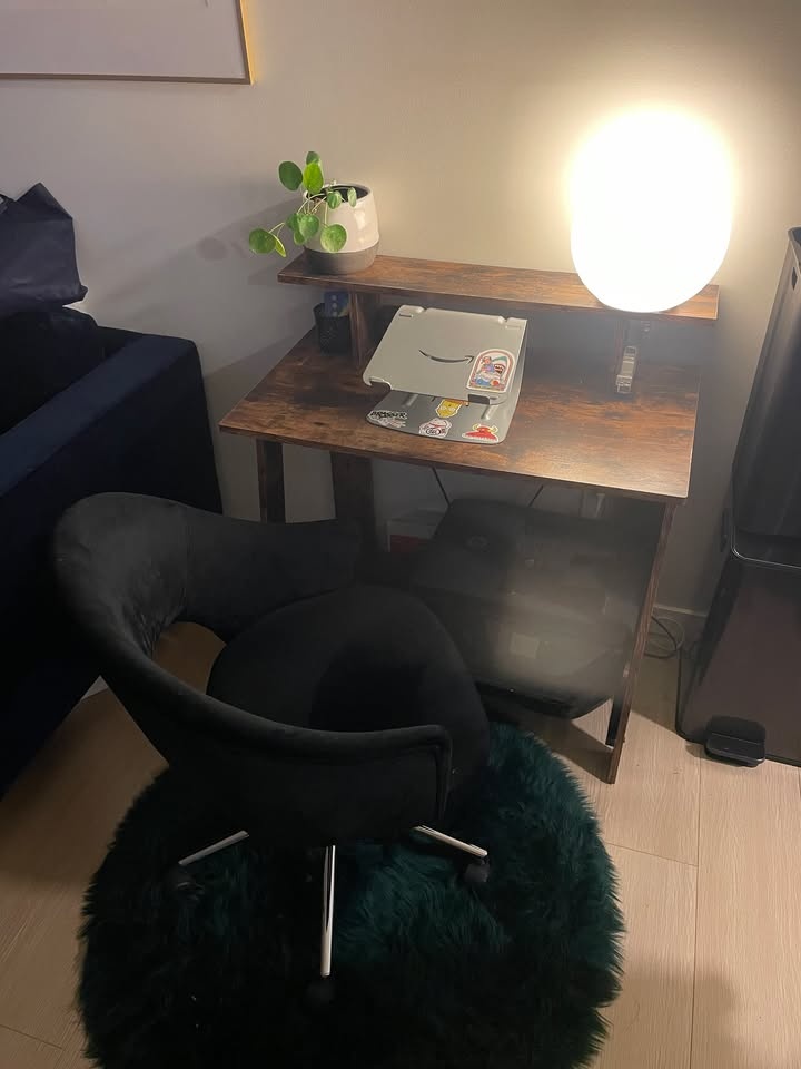 Office Desk & Chair - photo 4