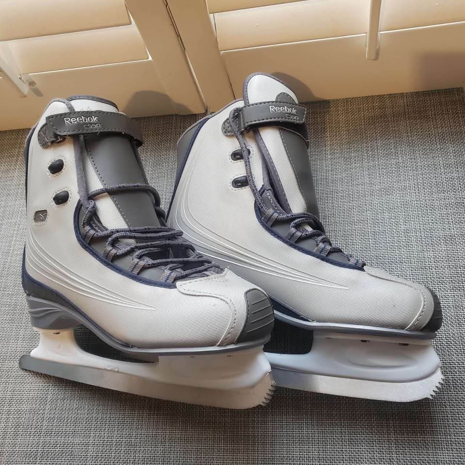 Figure skates Size 8 and 10 Reebok Excellent Condition - photo 2