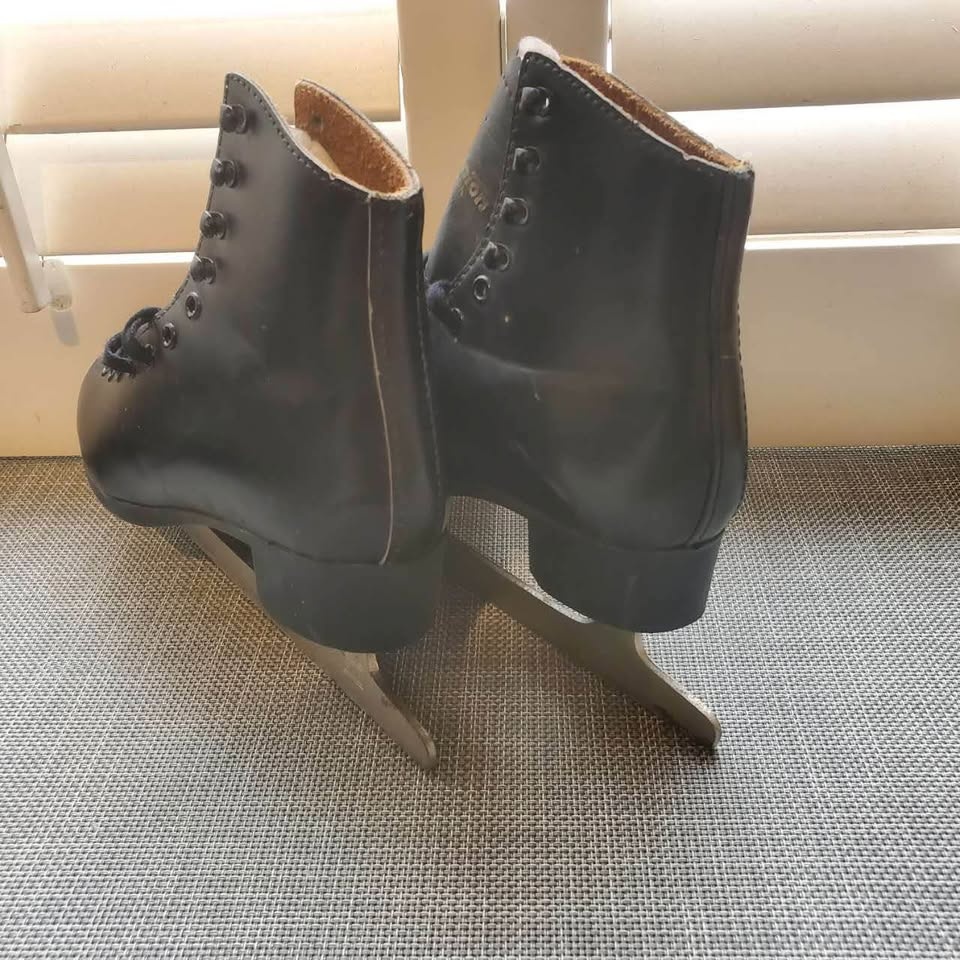 Figure skates Size 8 and 10 Reebok Excellent Condition - photo 3