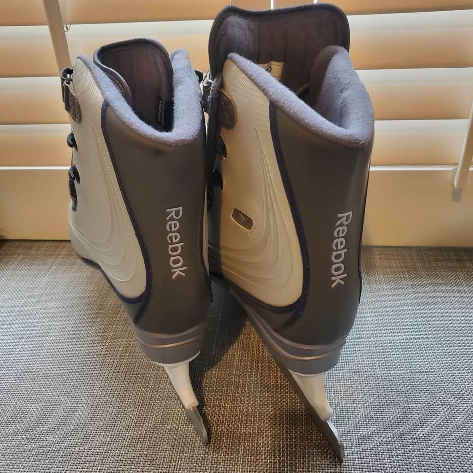 Figure skates Size 8 and 10 Reebok Excellent Condition - photo 4