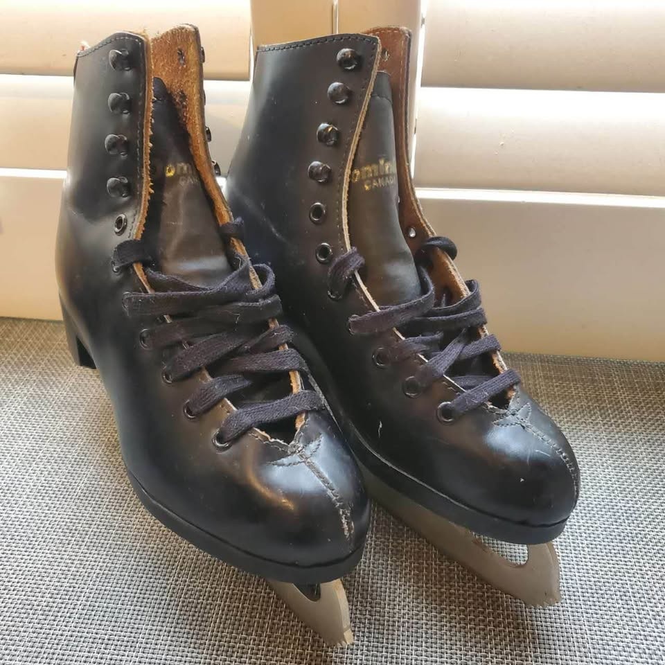 Figure skates Size 8 and 10 Reebok Excellent Condition - photo 5