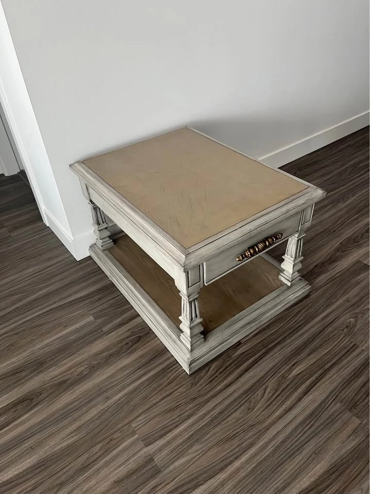 Side Table great quality - photo 4