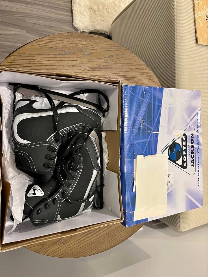 Brand New Jackson Softec Kids Ice/ Figure Skates (SIZE 7 2/3 KID