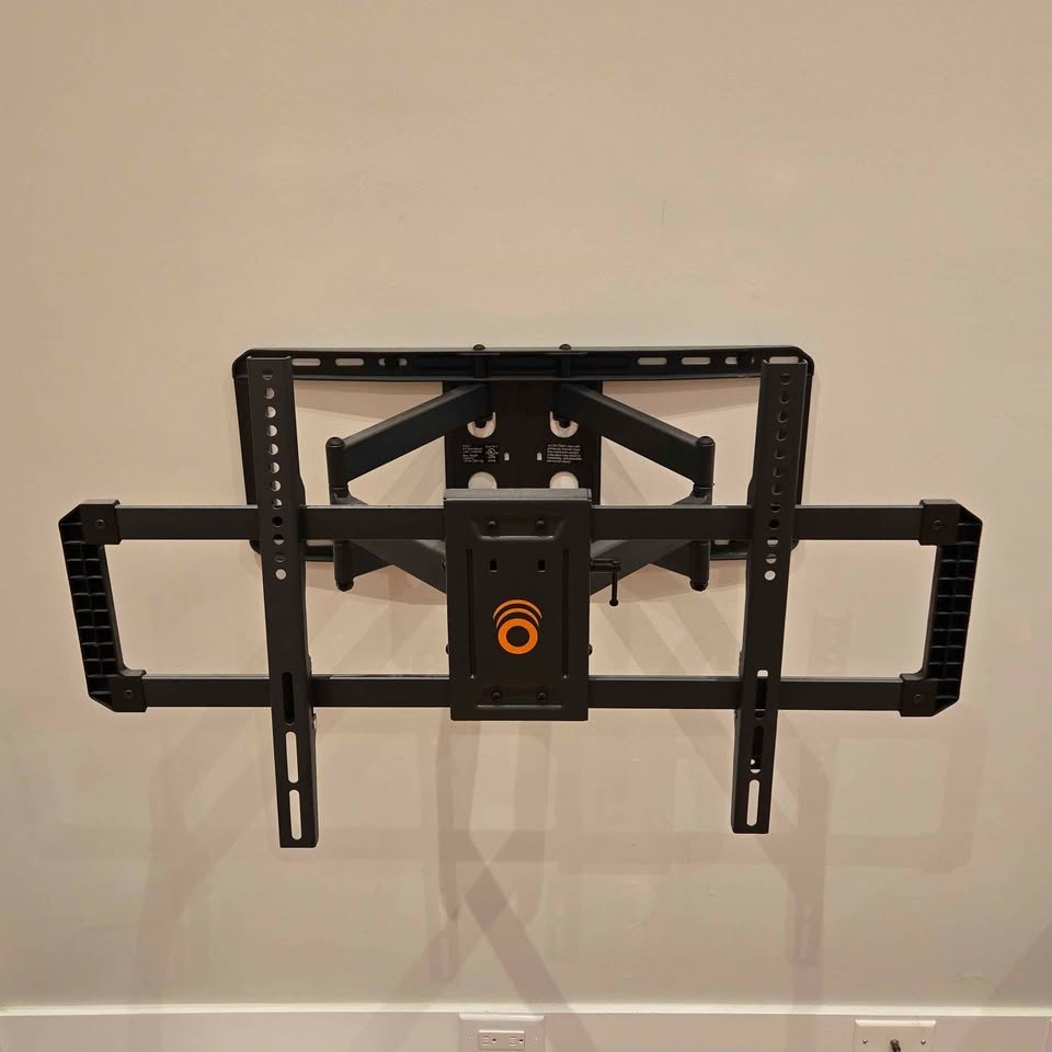 EchoGear Max Motion TV Wall Mount - Up To 90" & 125Lbs - photo 2