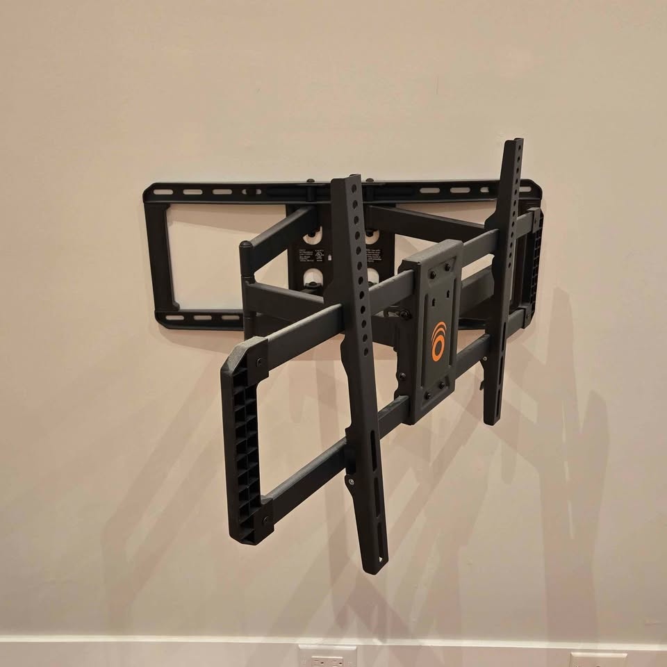 EchoGear Max Motion TV Wall Mount - Up To 90" & 125Lbs - photo 3