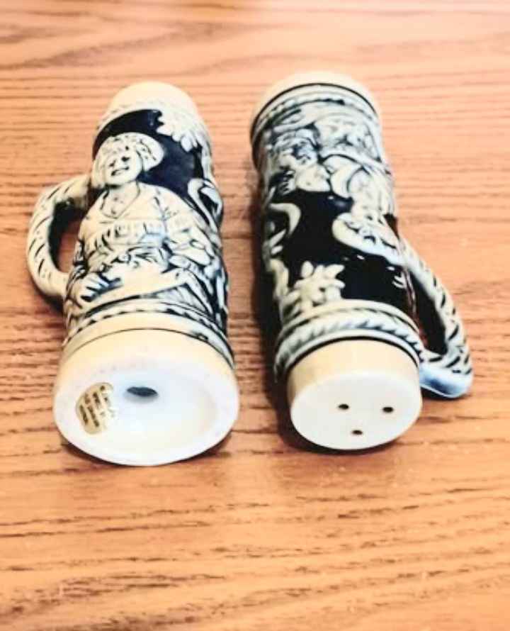 Vtg. Unique Hand Painted Ceramic Salt and Pepper Shakers - photo 5