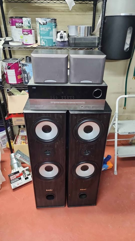 Harman Kardon amp and 4 speakers - photo 2