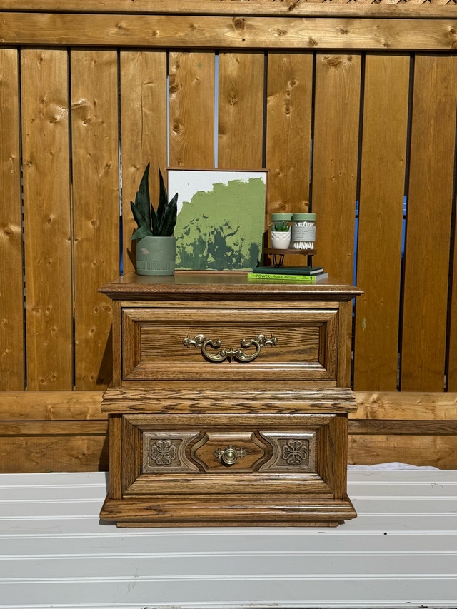 Nightstand / Side table