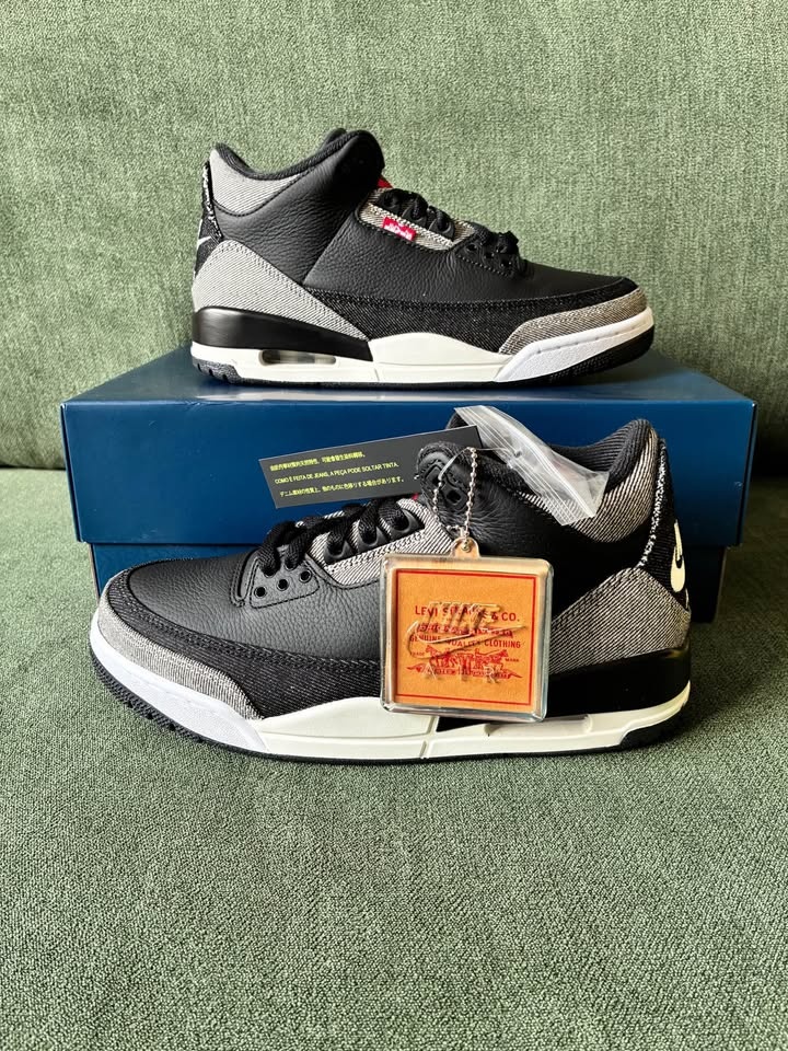Levi’s x Air Jordan 3 Denim Black - photo 2