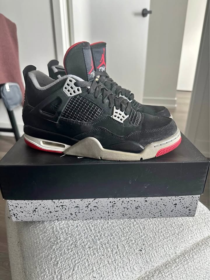 Jordan 4 Breds (2019) - Size 9