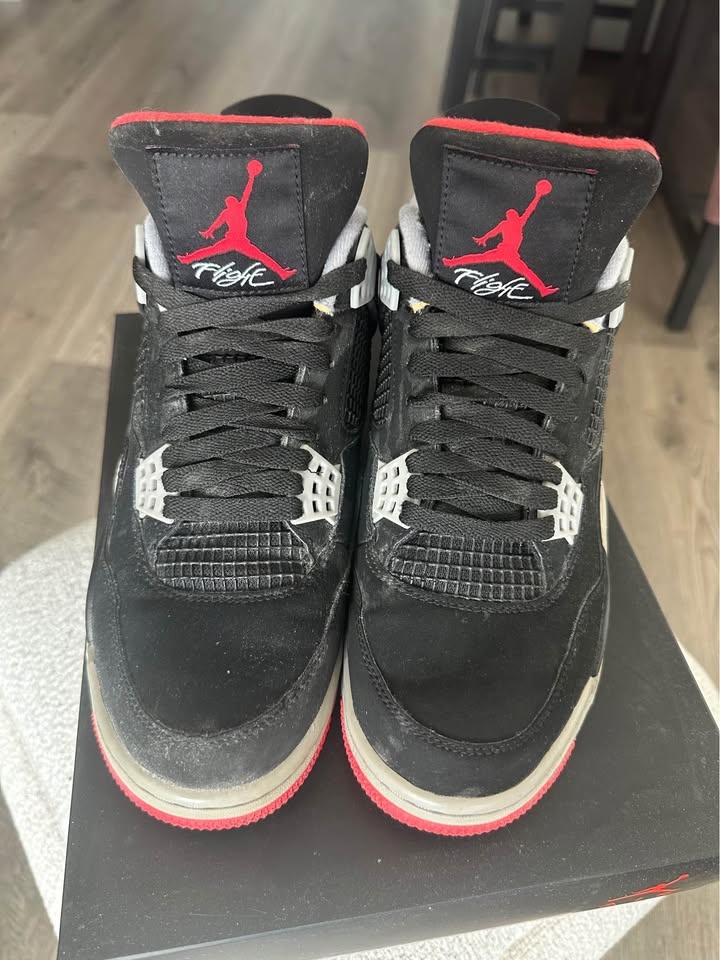 Jordan 4 Breds (2019) - Size 9 - photo 2