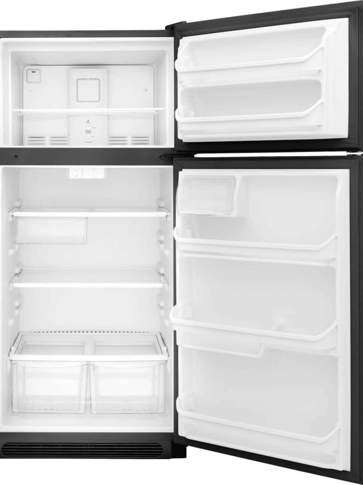 Frigidaire FFTR1821TS5 Fridge - 18 Cu Ft - Good Condition - photo 2