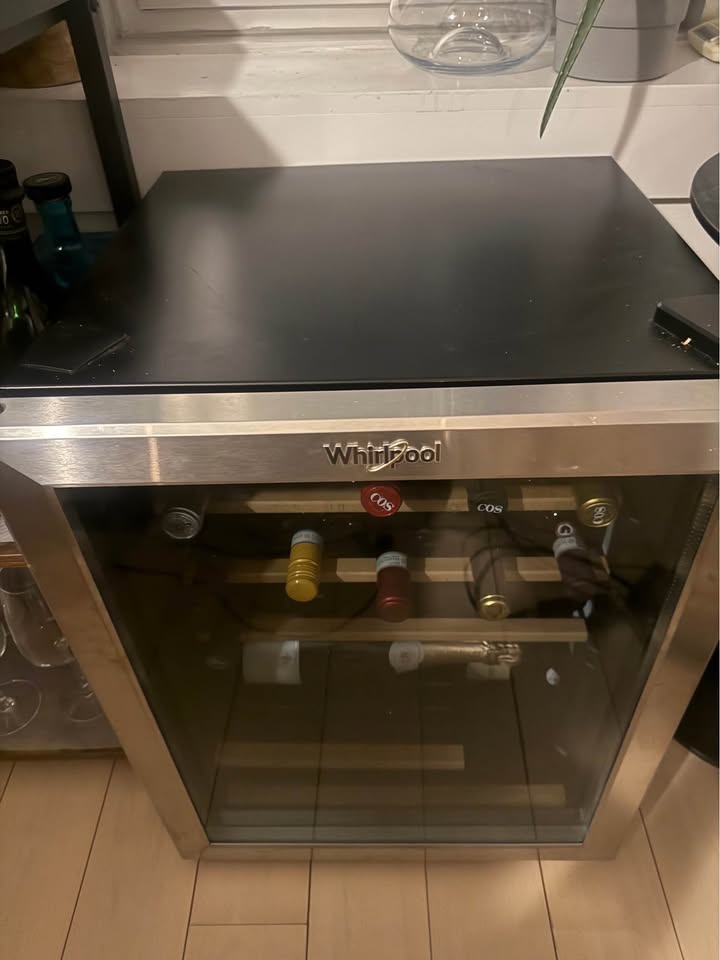 Whirlpool Wine Cooler - photo 2