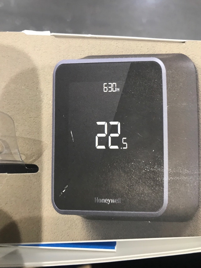 BNIB Honeywell SMART thermostat - photo 5