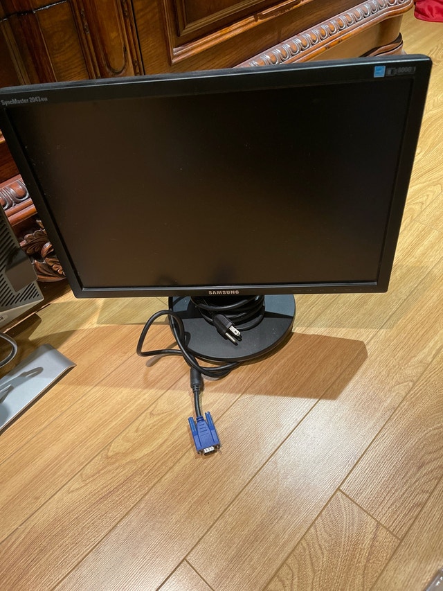 Computer Monitors - Samsung & HP - photo 3