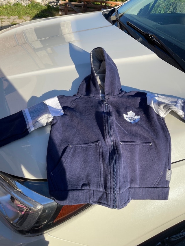 Toronto Maple Leafs Hoodies - Size 6X