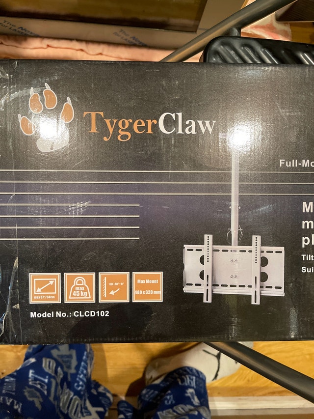TV Claw Ceiling Mounted TV Mount