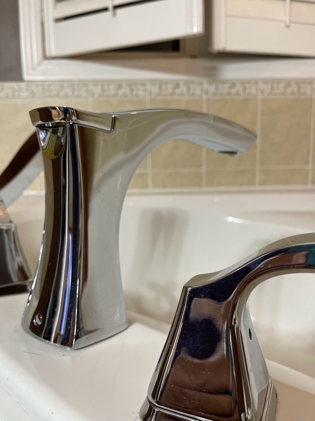 Delta Tesla Roman Tub Faucet with Hand Shower - photo 3