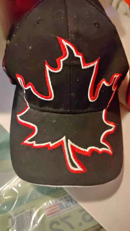 2 Canada hats thumbnail