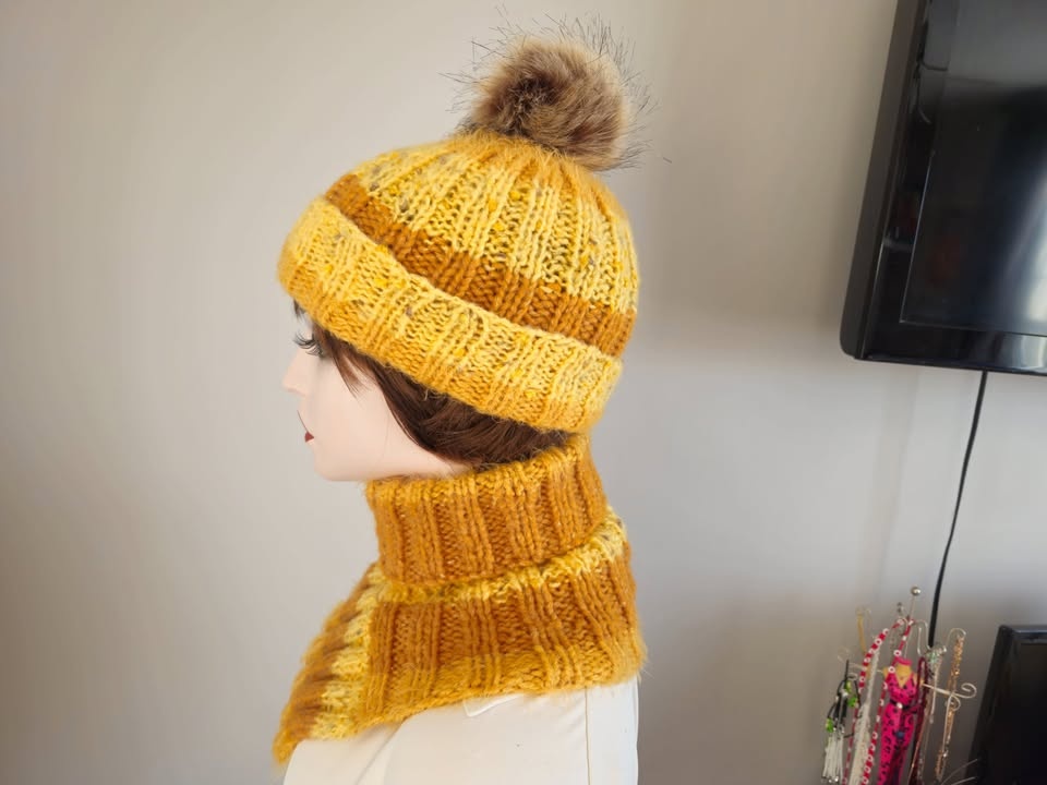 Mustard Knit Hat & Neck Warmer Set: Ribbed Pom Pom Beanie - photo 4