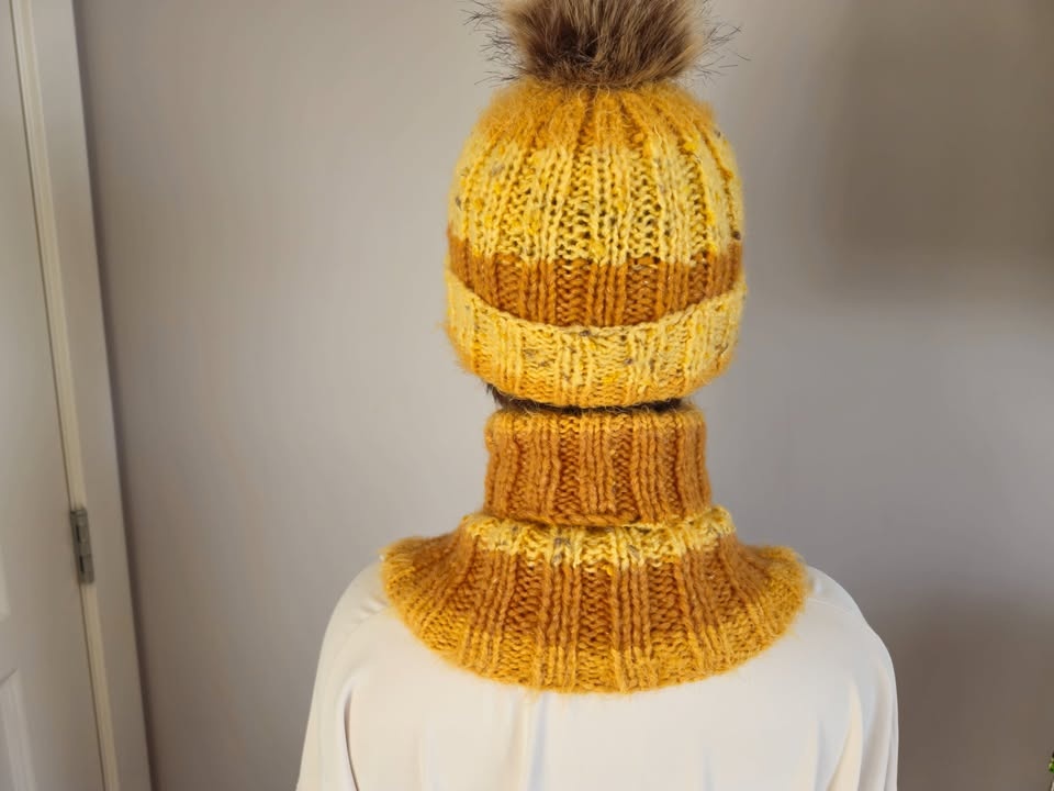 Mustard Knit Hat & Neck Warmer Set: Ribbed Pom Pom Beanie - photo 5