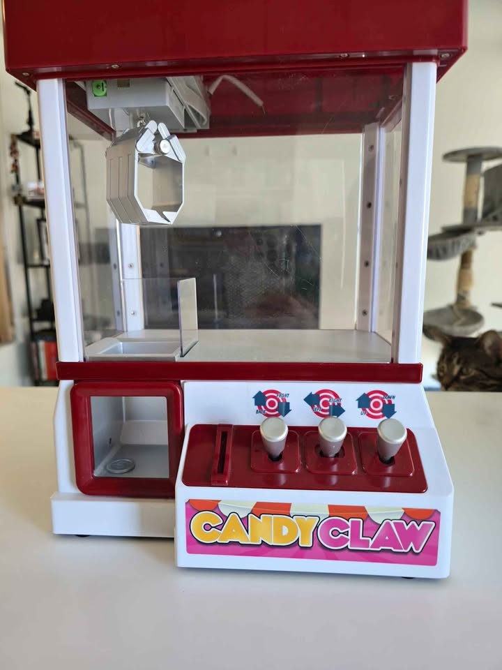 Candy Claw Machine