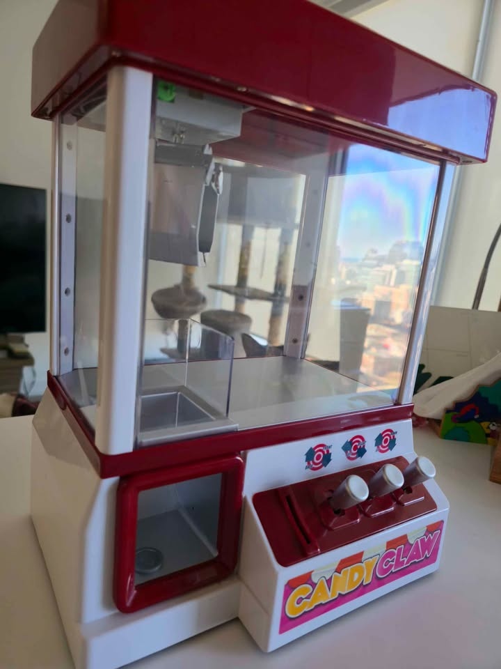 Candy Claw Machine - photo 2