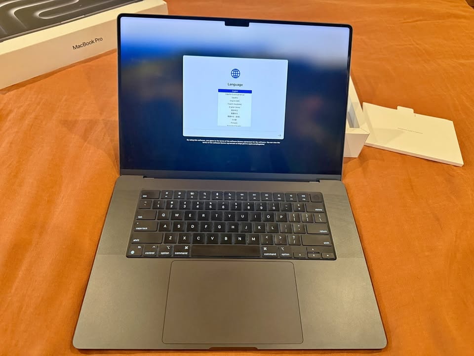 16" MacBook Pro (M3 Pro 18-Core GPU, Late 2023)