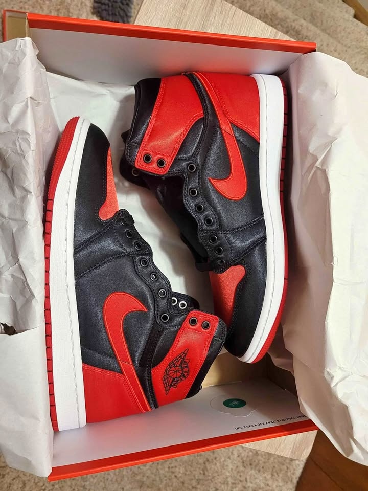 Jordan 1 Satin Bred