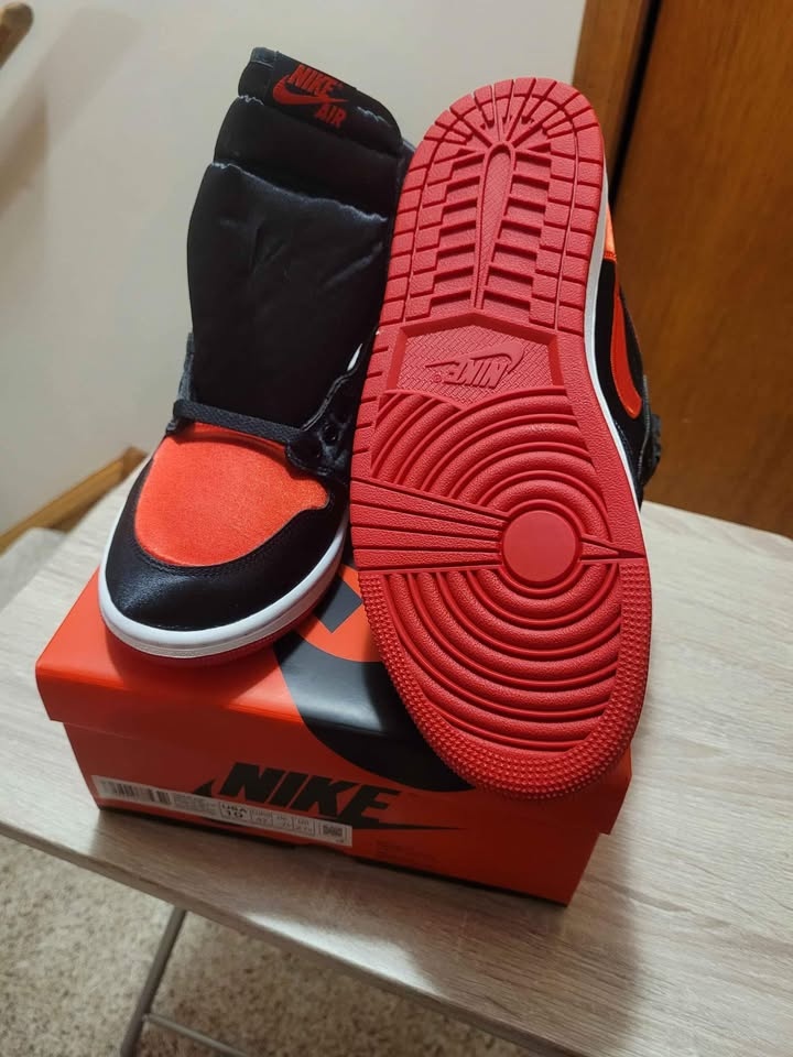 Jordan 1 Satin Bred - photo 4