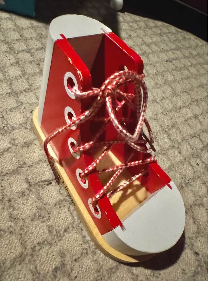 Melissa and Doug Wooden Lacing Shoe - photo 2