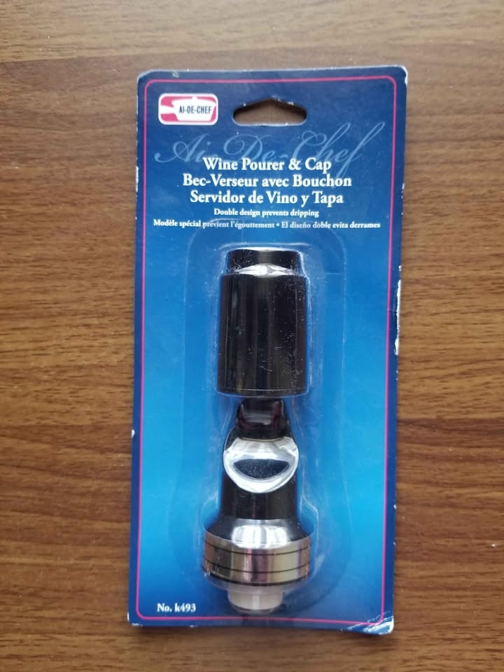 New Wine Pourer & Cap (still in packaging)
