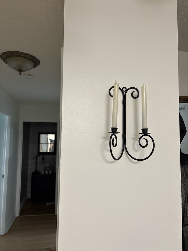 Rod iron sconce