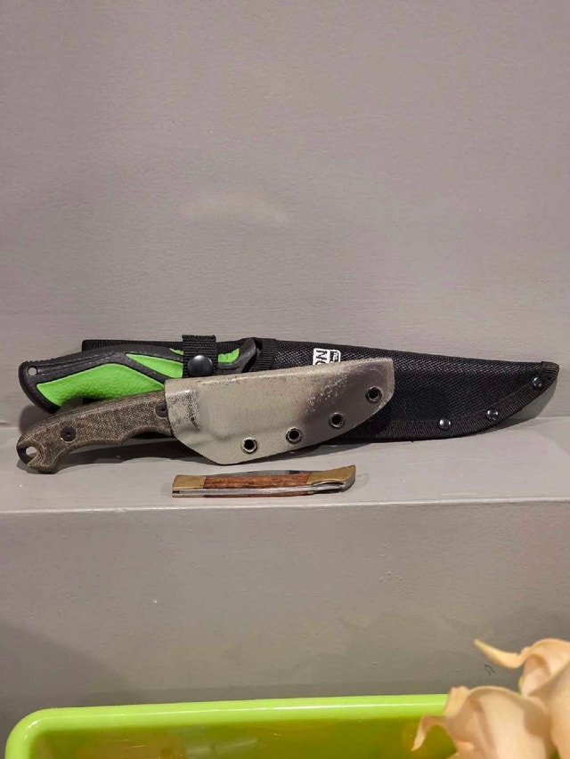 Hunting knives