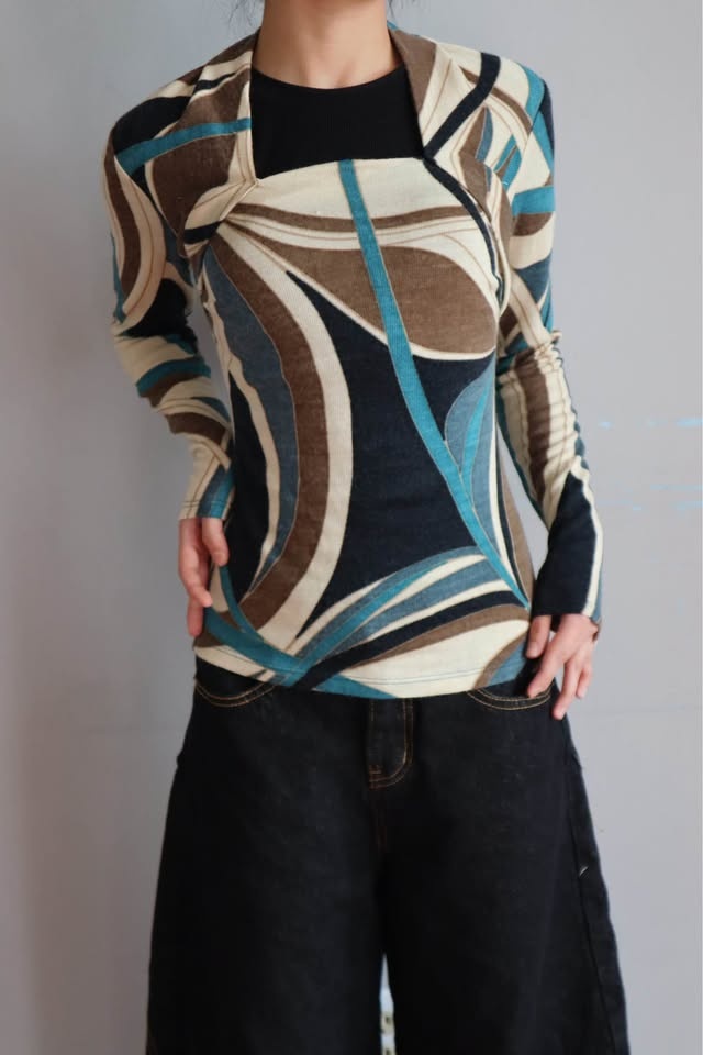Abstract print long sleeve top - photo 5
