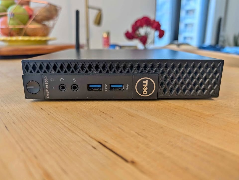 Dell Optiplex 3050 - Intel i5- 8GB RAM + VESA Mount + 500GB HDD