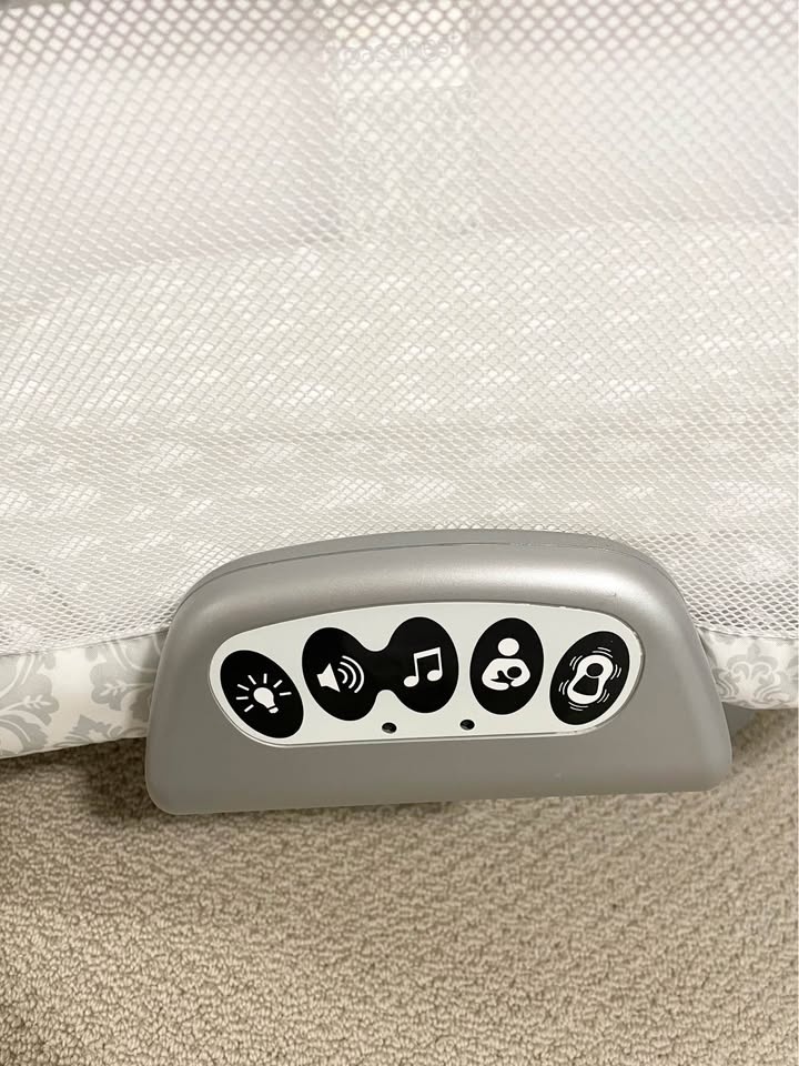 Halo Swivel Bassinet with Sound & Vibration - photo 2