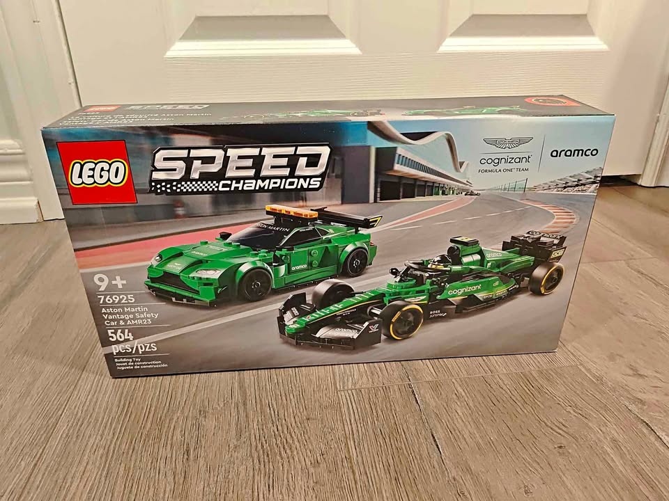 BNIB LEGO 76925 Speed Champions Aston Martin Safety Car & AMR23