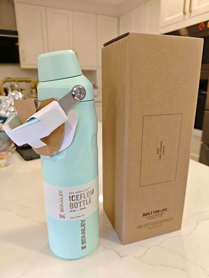 BNIB Stanley Cup Iceflow Bottle with Fast Flow Lid 24oz