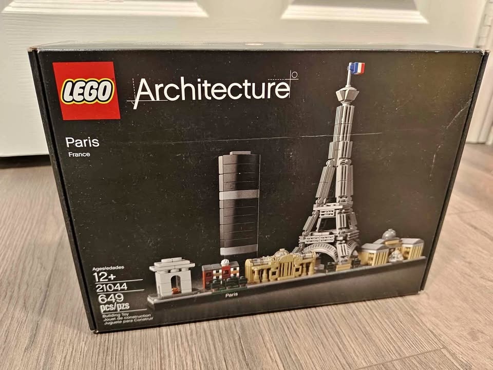 BNIB LEGO 21044 Architecture Paris