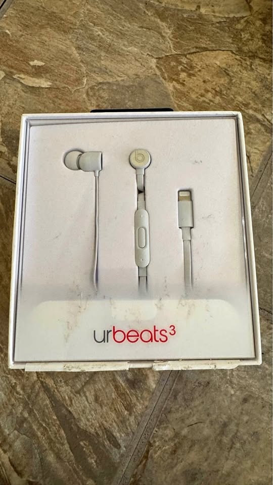UrBeats 3 Lightning Connector Headphones