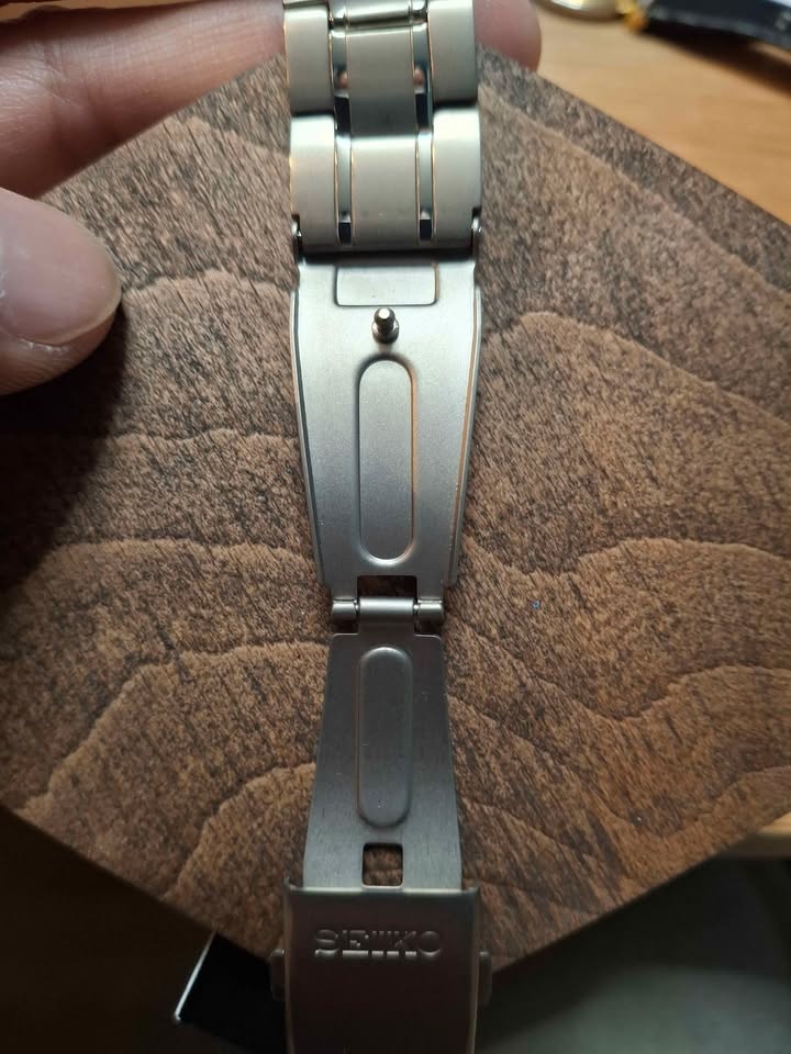Seiko Men's SUR375 Titanium Quartz Watch - photo 4