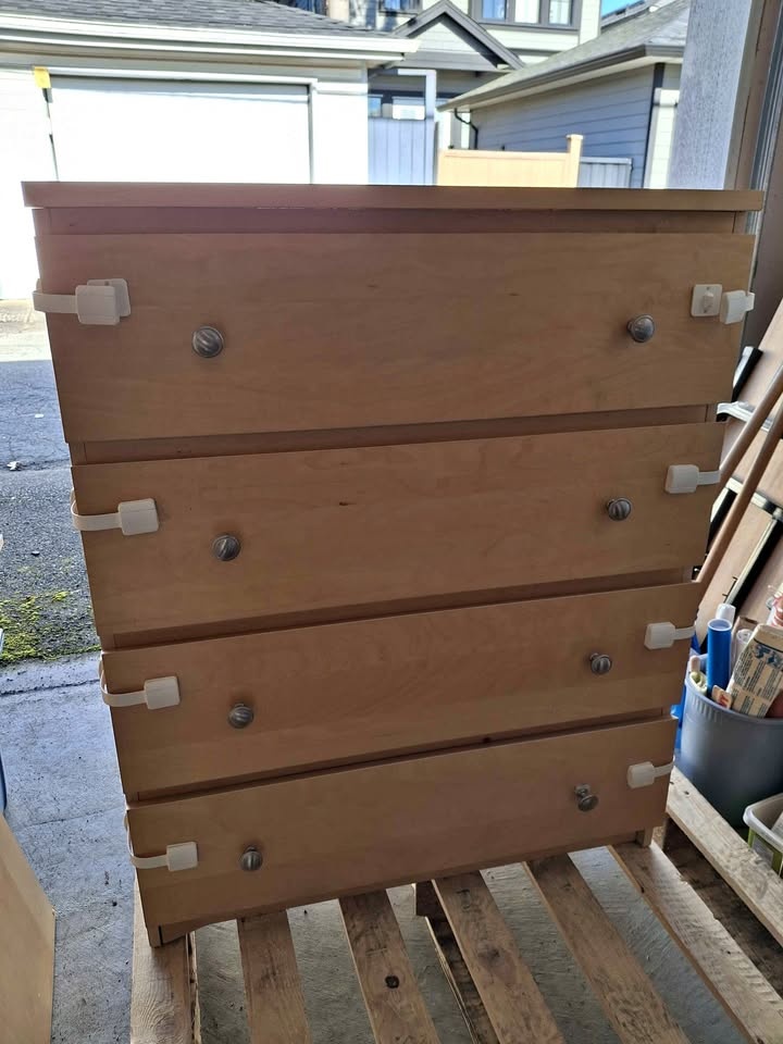 Dresser with child lock