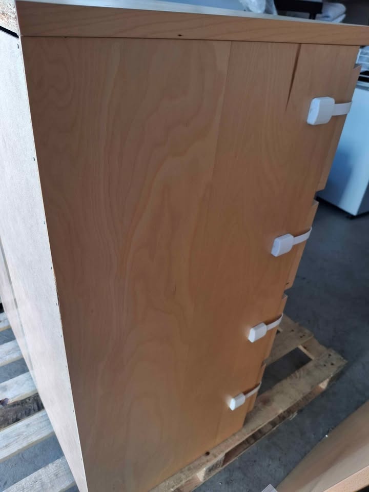 Dresser with child lock - photo 3