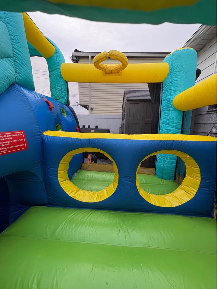 Bounceland Ultimate Combo Inflatable Bounce House - photo 4