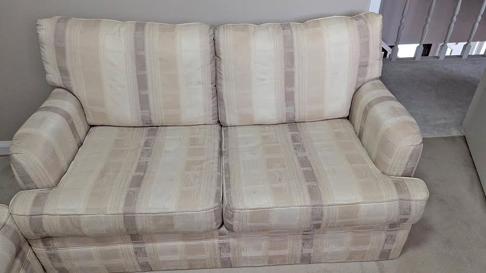 Compact Love Seats – FREE DELIVERY