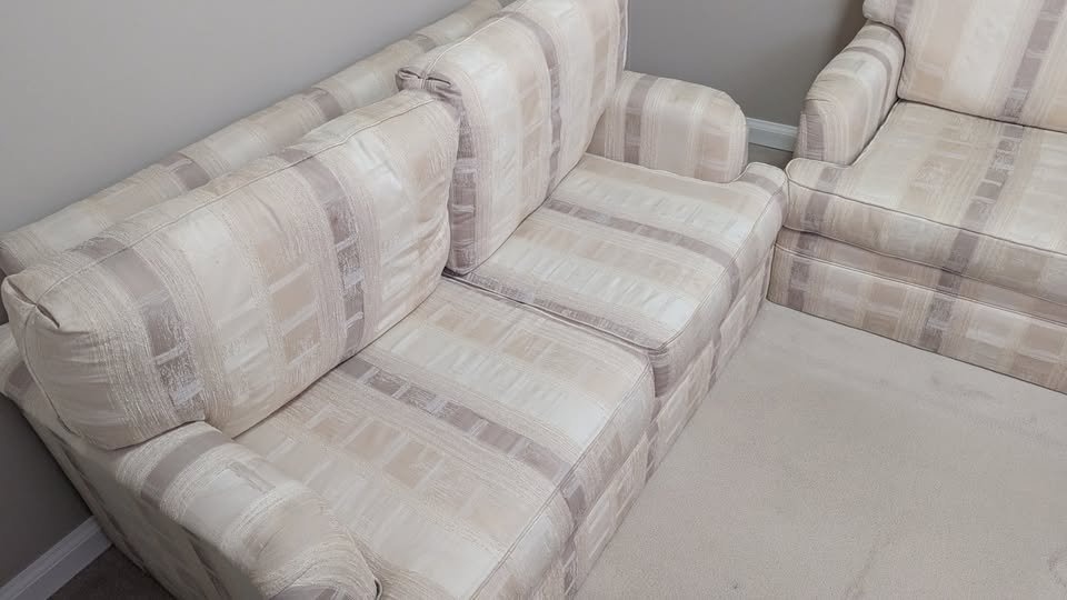 Compact Love Seats – FREE DELIVERY - photo 2
