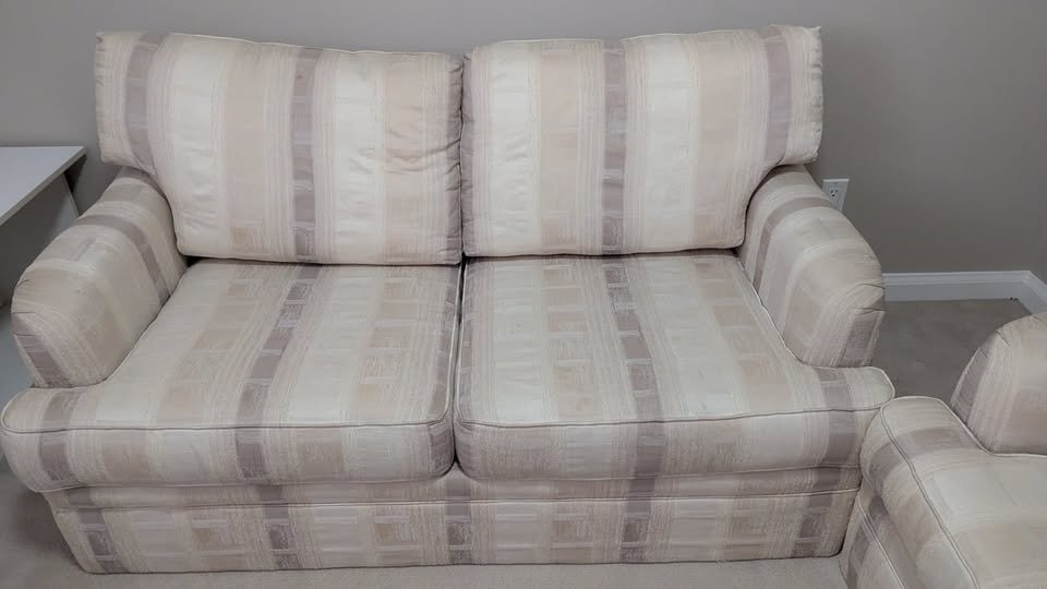 Compact Love Seats – FREE DELIVERY - photo 3